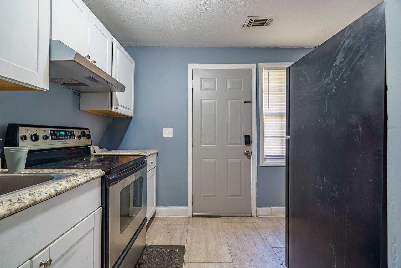 Howell Dr Sw - Photo 3 of 6