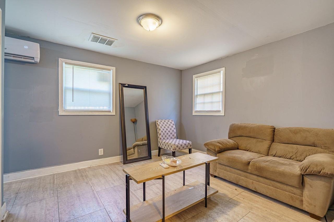 Howell Dr Sw - Photo 5 of 6