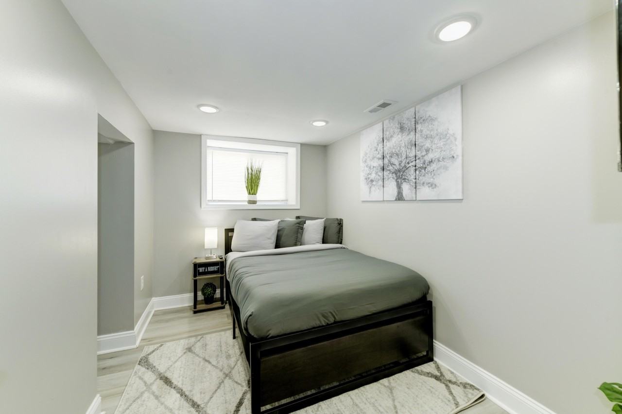 Addison St - Photo 2 of 8