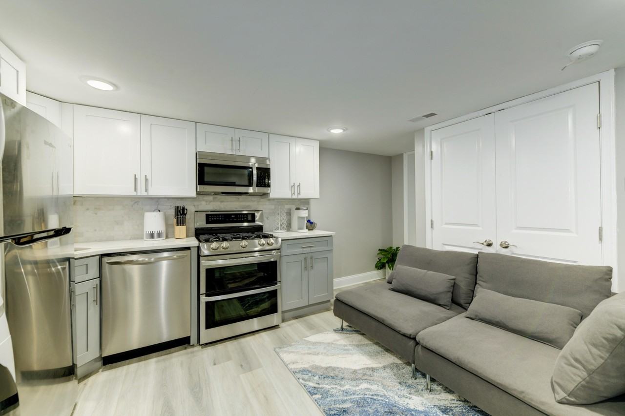 Addison St - Photo 6 of 8