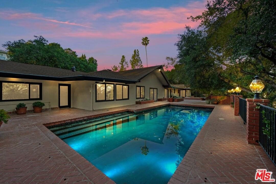 17449 Sumiya Dr - Photo 7 of 50