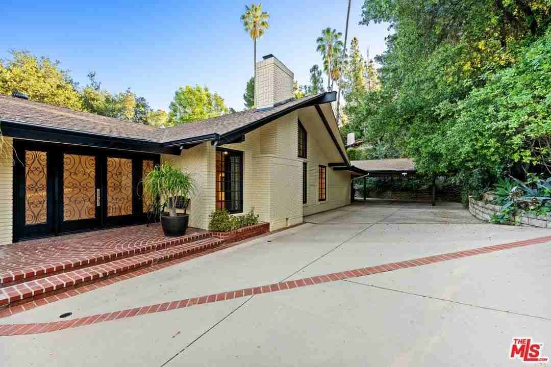 17449 Sumiya Dr - Photo 6 of 50