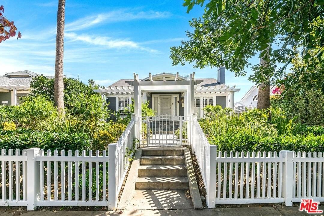 1308 N Ogden Dr - Photo 2 of 39