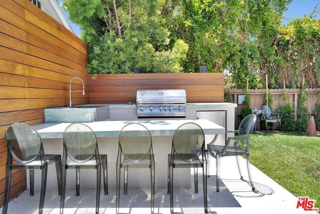 1368 Beckwith Ave - Photo 3 of 36