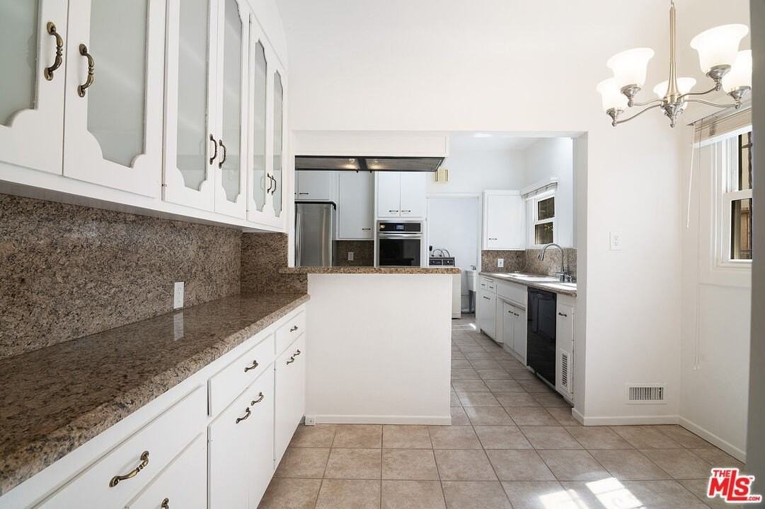 362 N Mansfield Ave - Photo 6 of 19