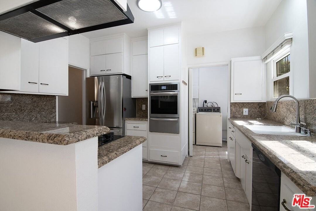 362 N Mansfield Ave - Photo 7 of 19