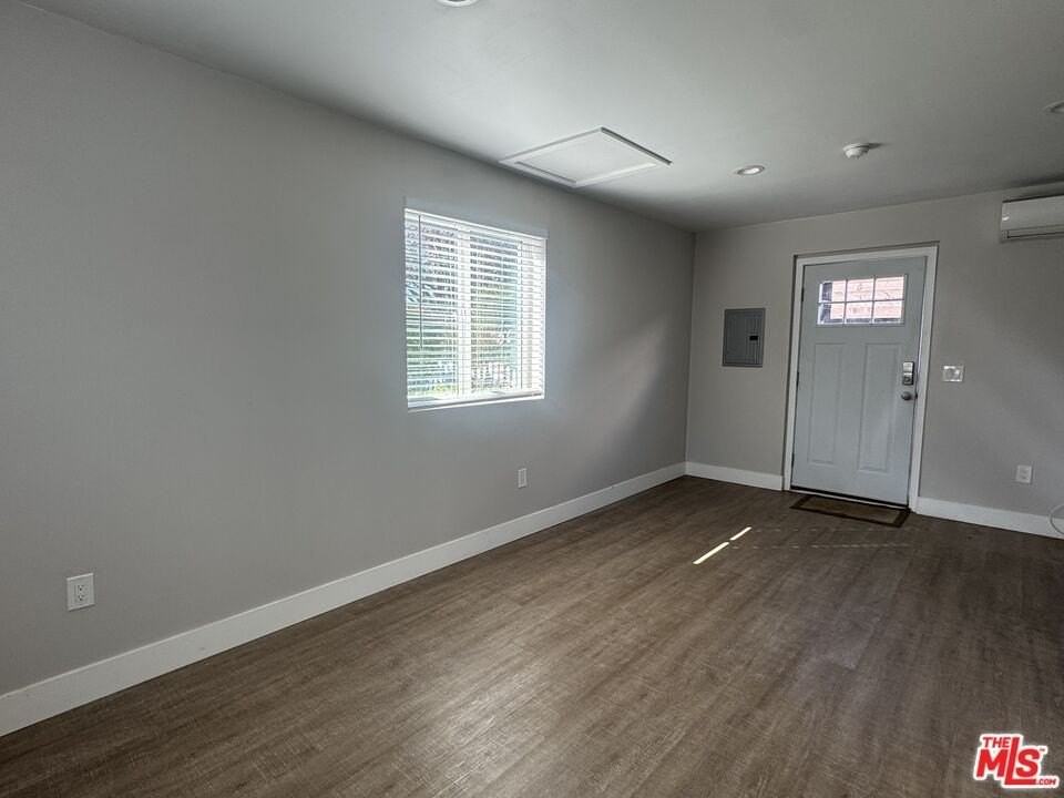 5460 Burnet Ave Unit A - Photo 2 of 8