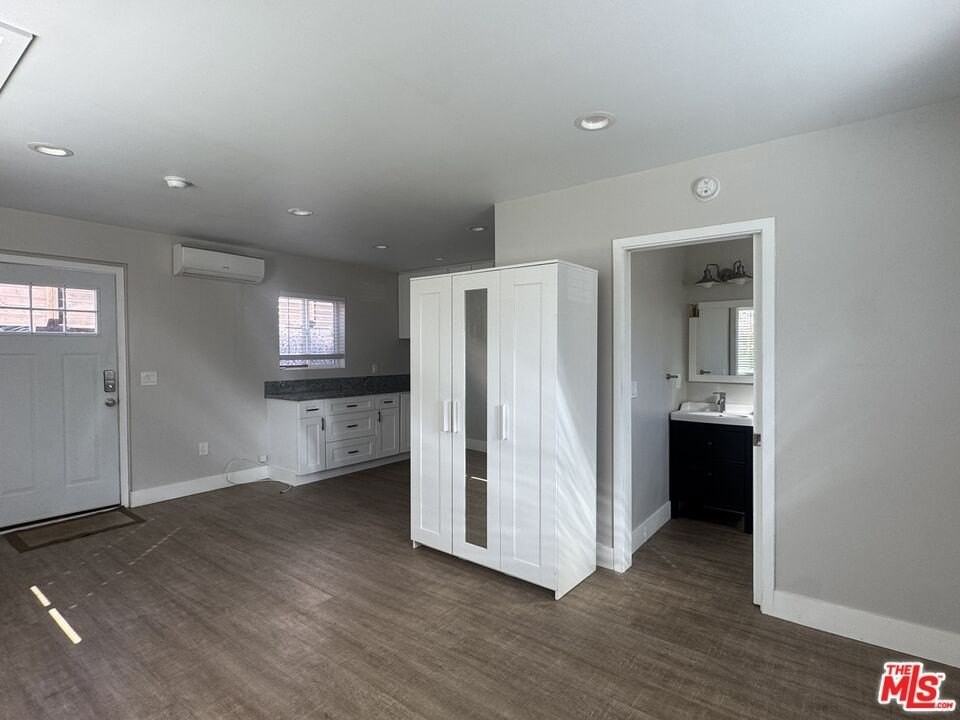 5460 Burnet Ave Unit A - Photo 4 of 8