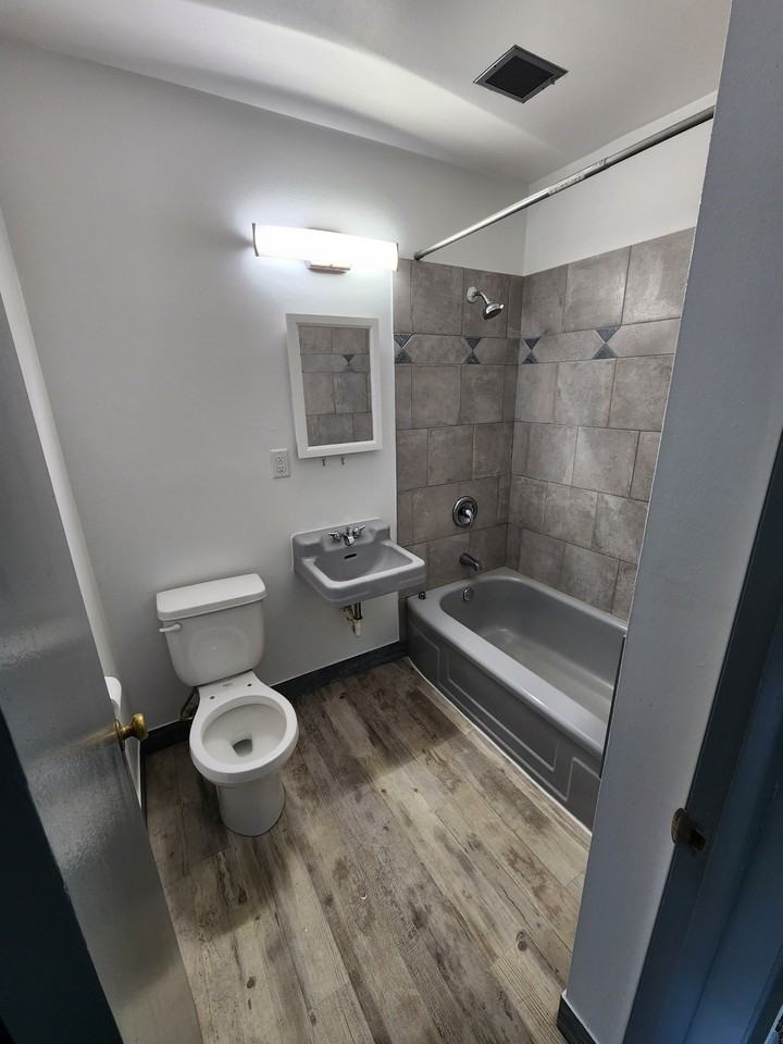 6810 W Morgan Ave #4 - Photo 3 of 6