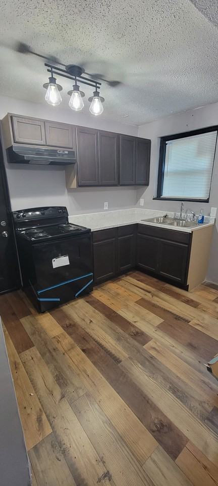 2809 Ellis St - Photo 4 of 5