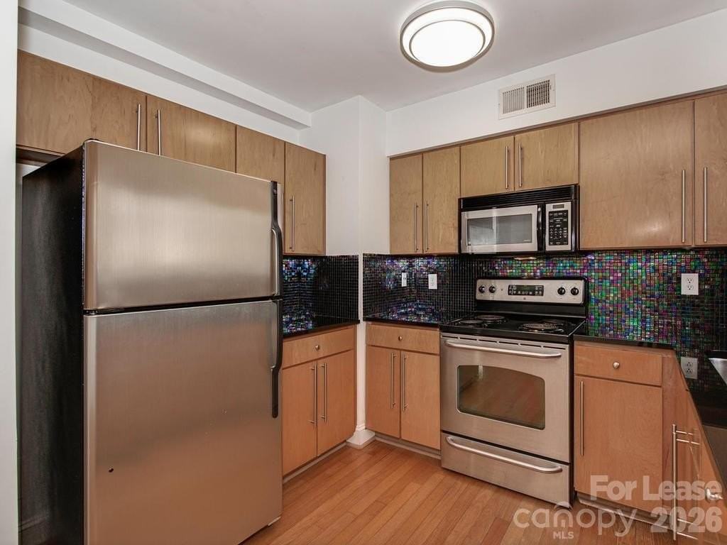 227 N Dotger Ave - Photo 4 of 20