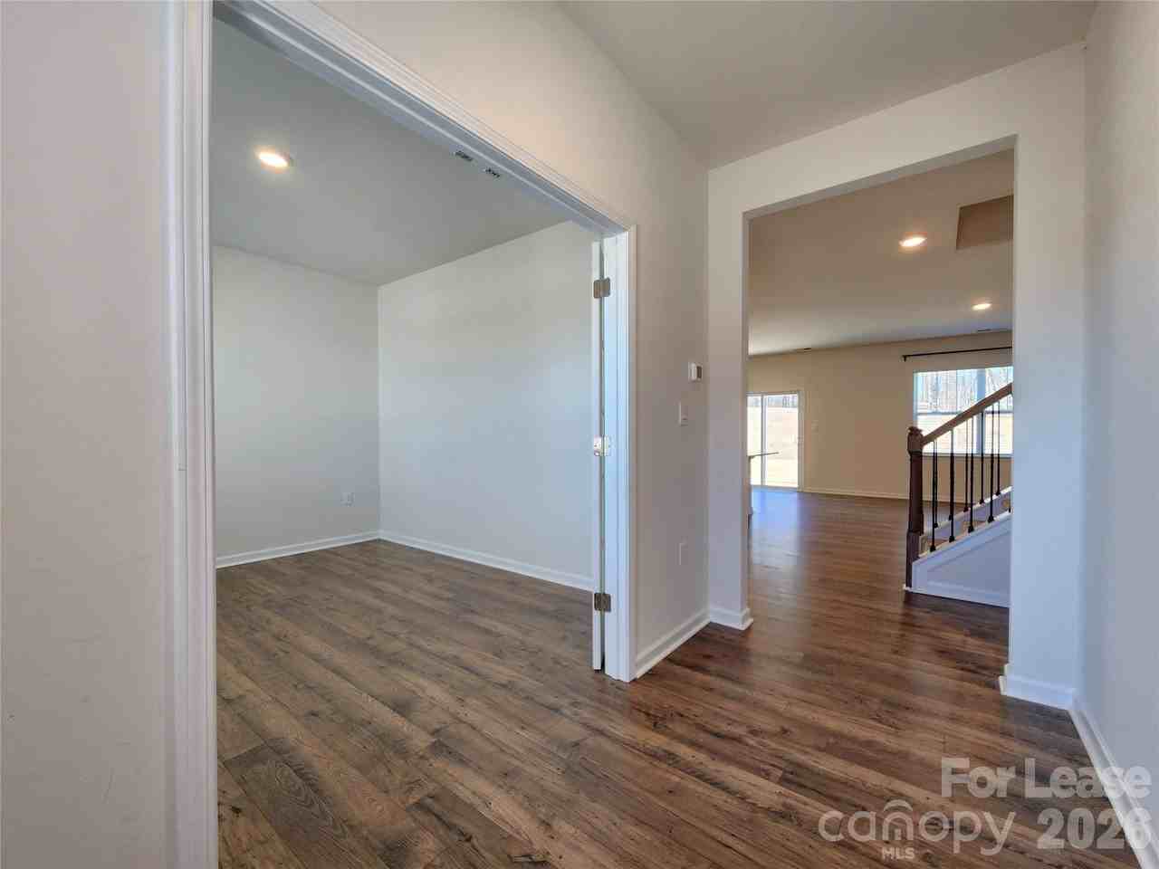 125 Sycamore Crossing Ct - Photo 2 of 38