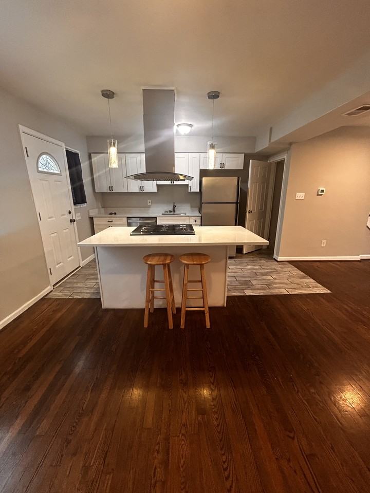 5103 Frederick Ave - Photo 5 of 25