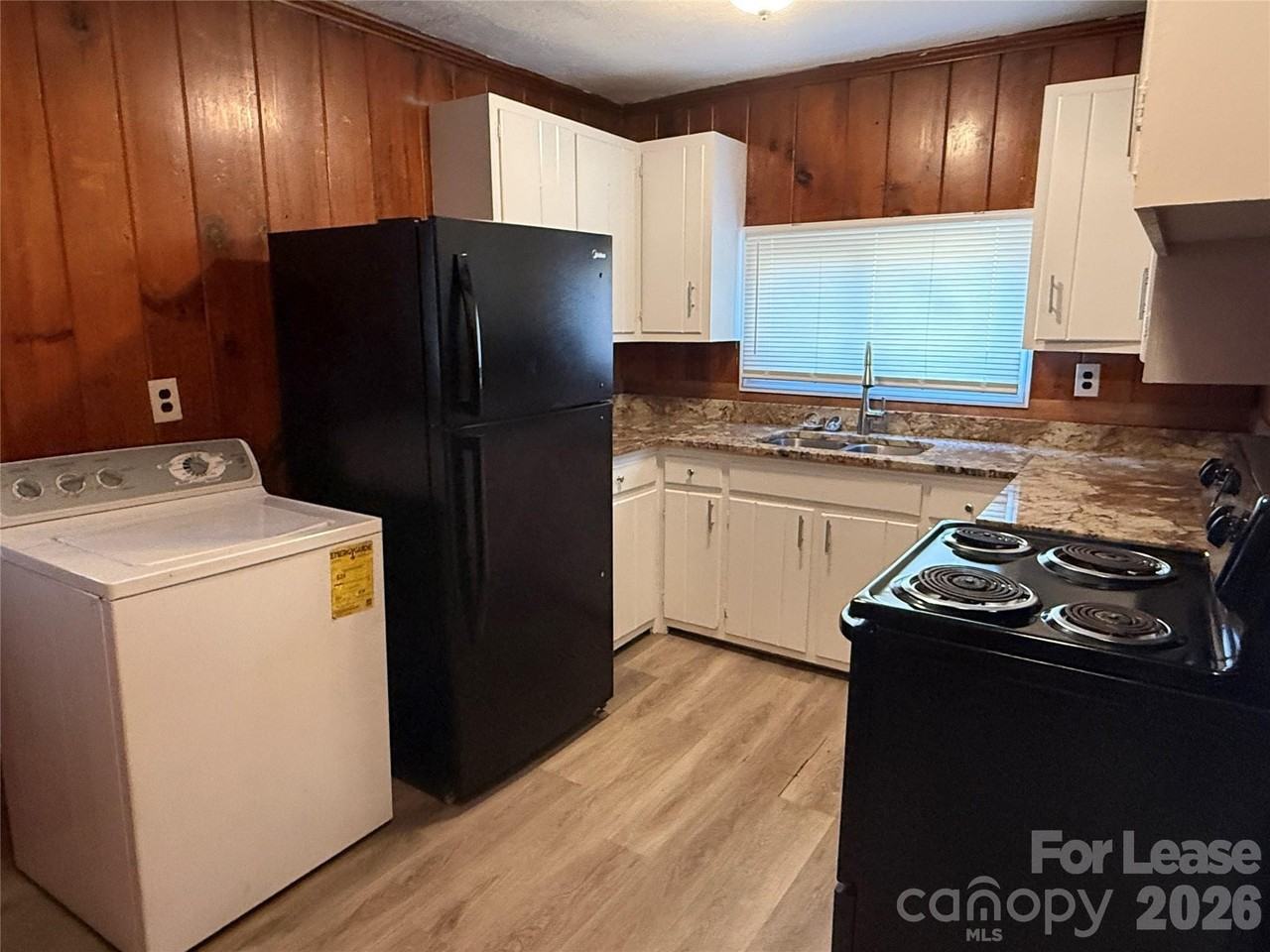 3104 Creighton Dr - Photo 3 of 7