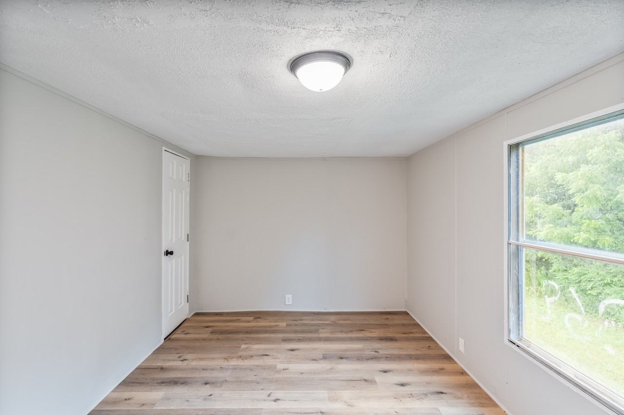 425 Eagle Way - Photo 7 of 20