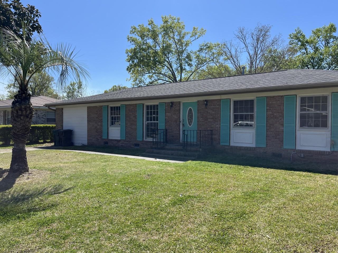 102 Wessex Dr - Photo 2 of 9