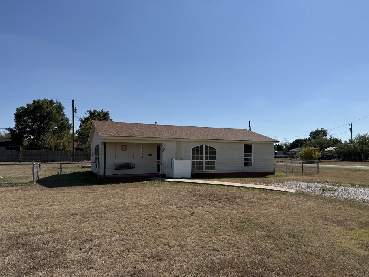 1409 Harrell Ave - Photo 2 of 21