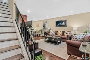 featured image of 14 1/2 Fairview Ave Apt B3