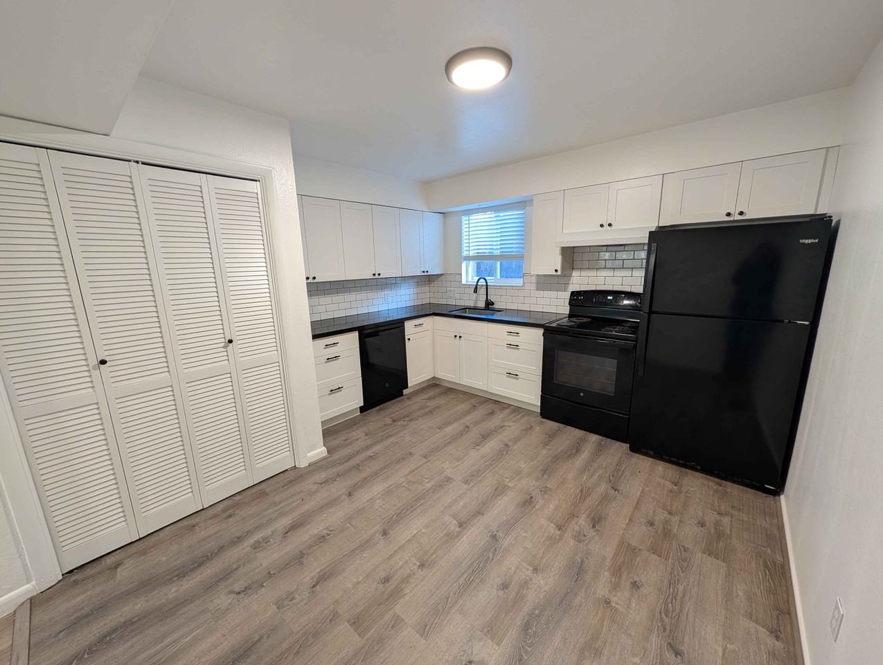 361 E Park Creeke Ln #C - Photo 4 of 14