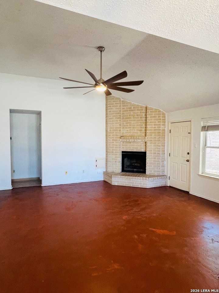 10866 Lake Path Dr - Photo 2 of 19