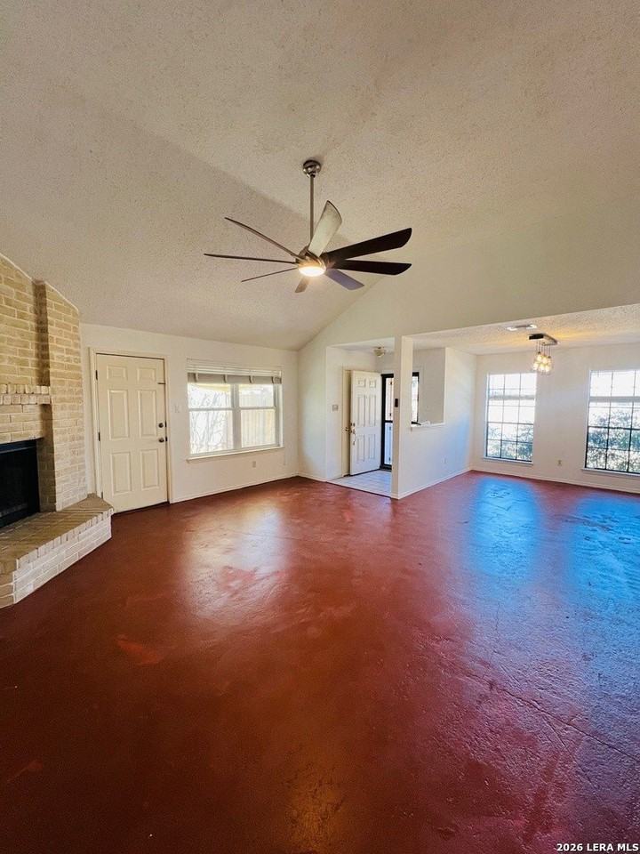 10866 Lake Path Dr - Photo 4 of 19