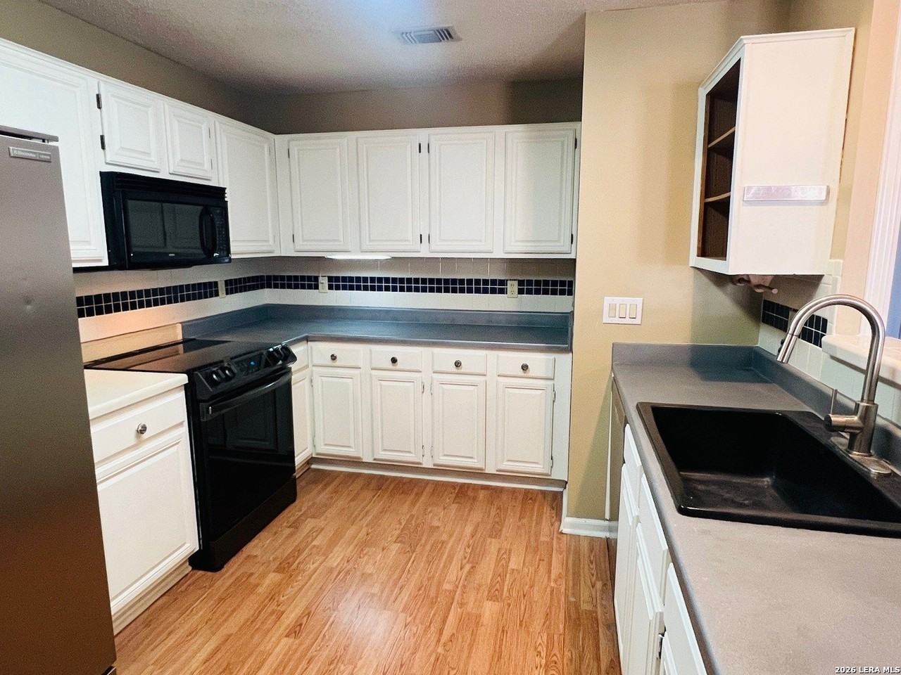 10866 Lake Path Dr - Photo 7 of 19