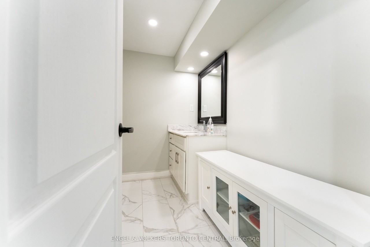 767 Phillip Murray Ave Bsmt #Bsmt - Photo 3 of 12