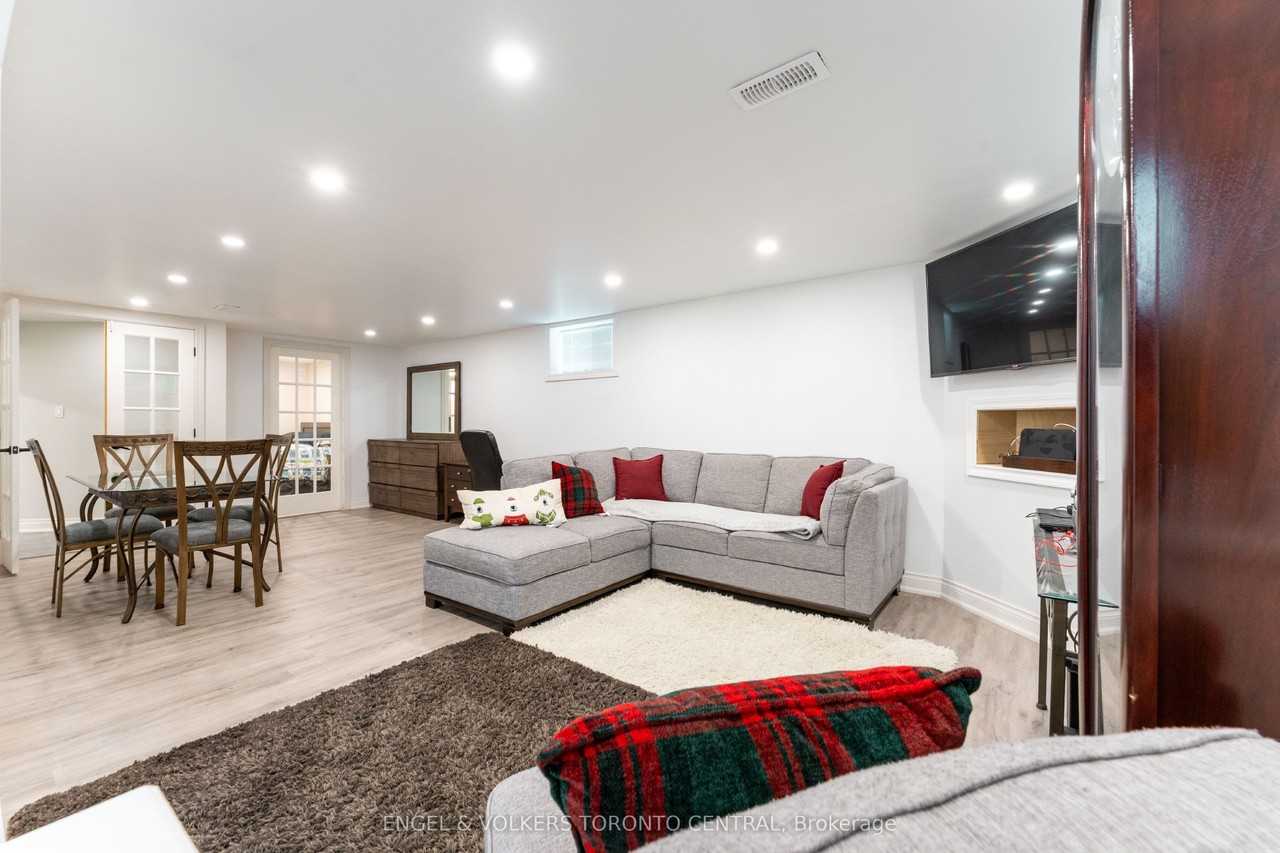 767 Phillip Murray Ave Bsmt #Bsmt - Photo 4 of 12