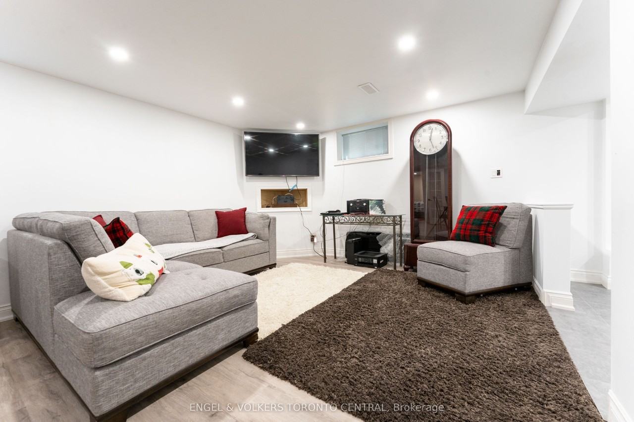 767 Phillip Murray Ave Bsmt #Bsmt - Photo 5 of 12