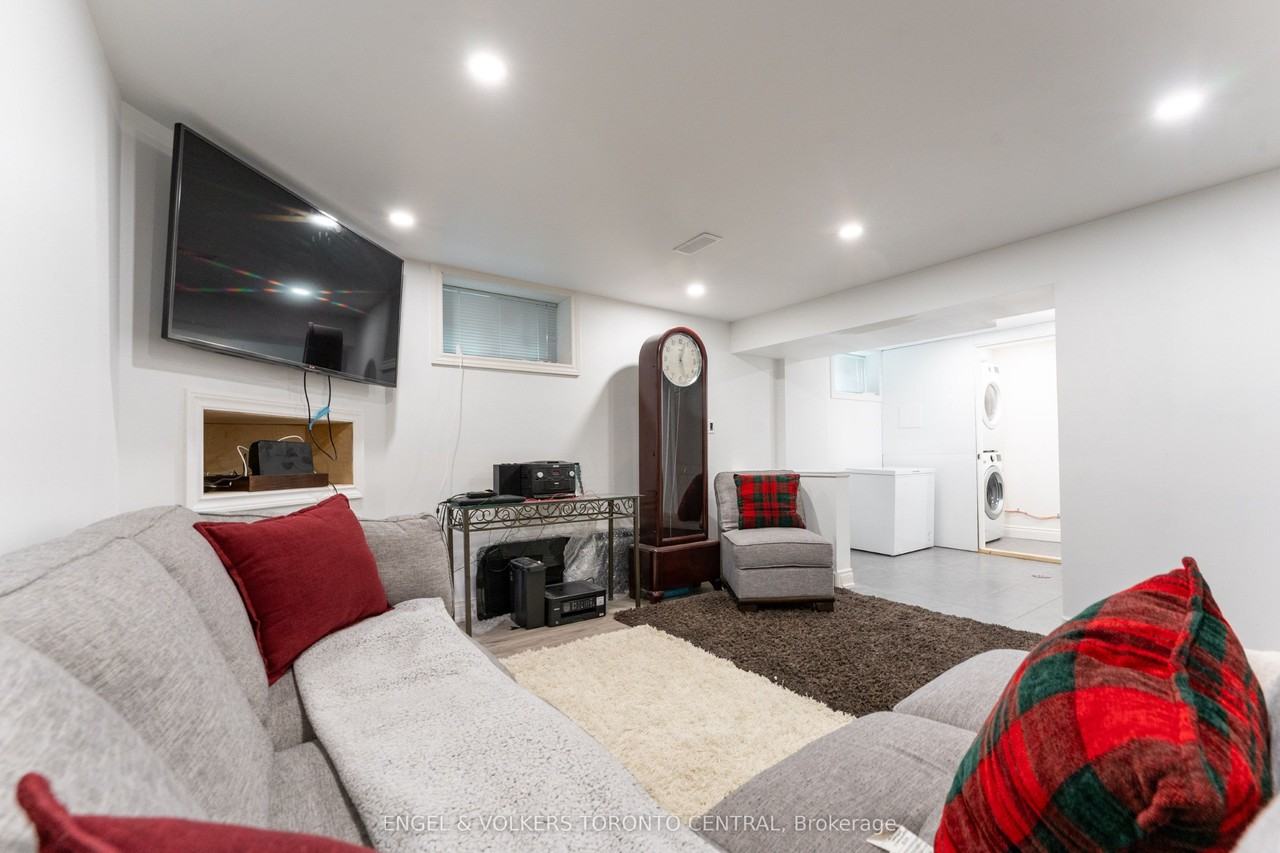 767 Phillip Murray Ave Bsmt #Bsmt - Photo 6 of 12