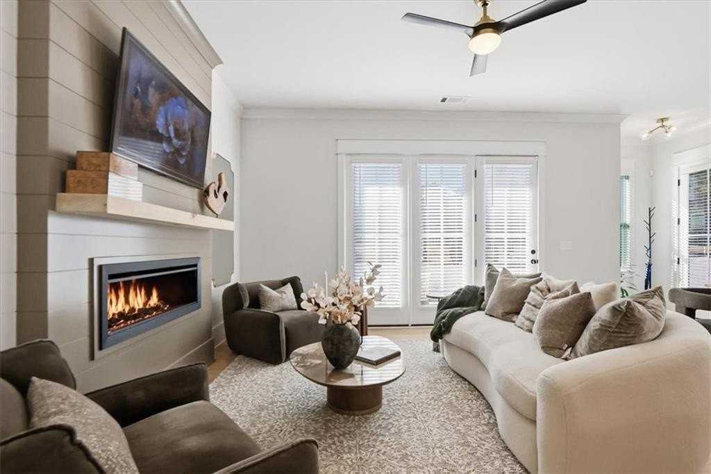 319 Orchid St - Photo 5 of 50