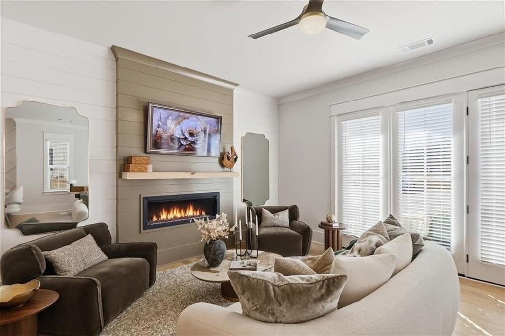 319 Orchid St - Photo 7 of 50