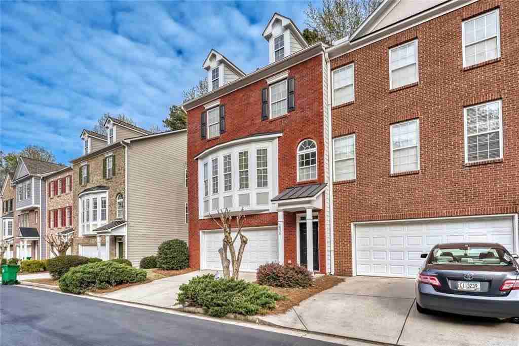 2934 Wintercrest Dr - Photo 3 of 33