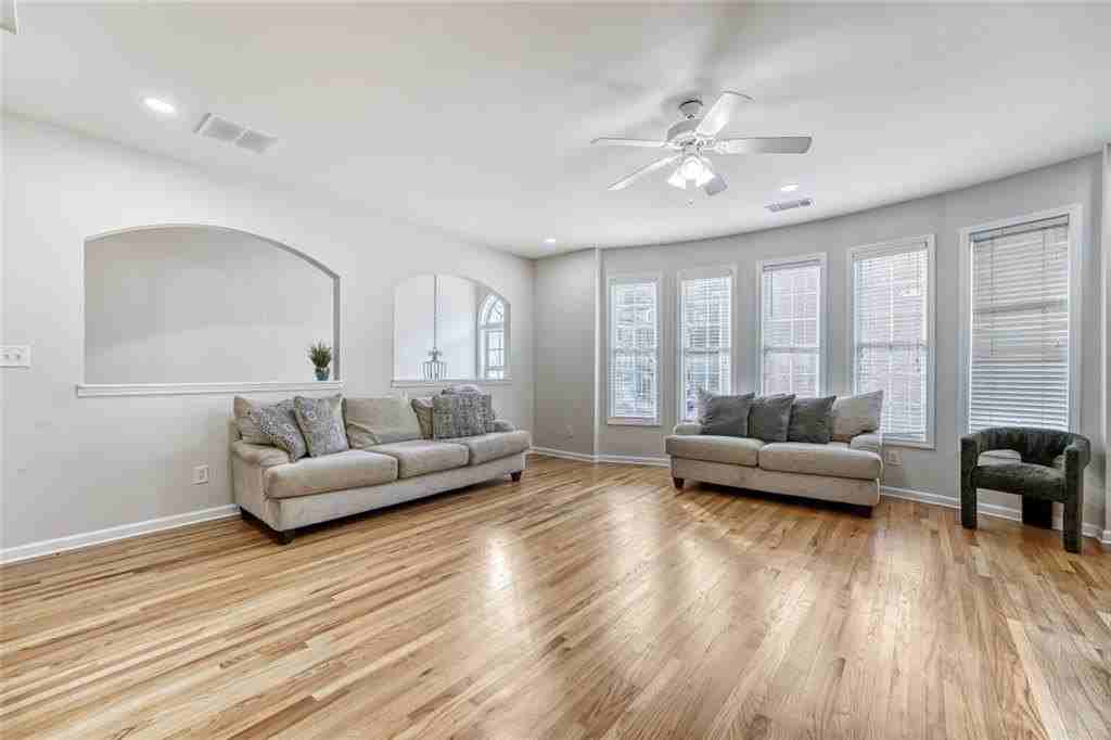 2934 Wintercrest Dr - Photo 6 of 33