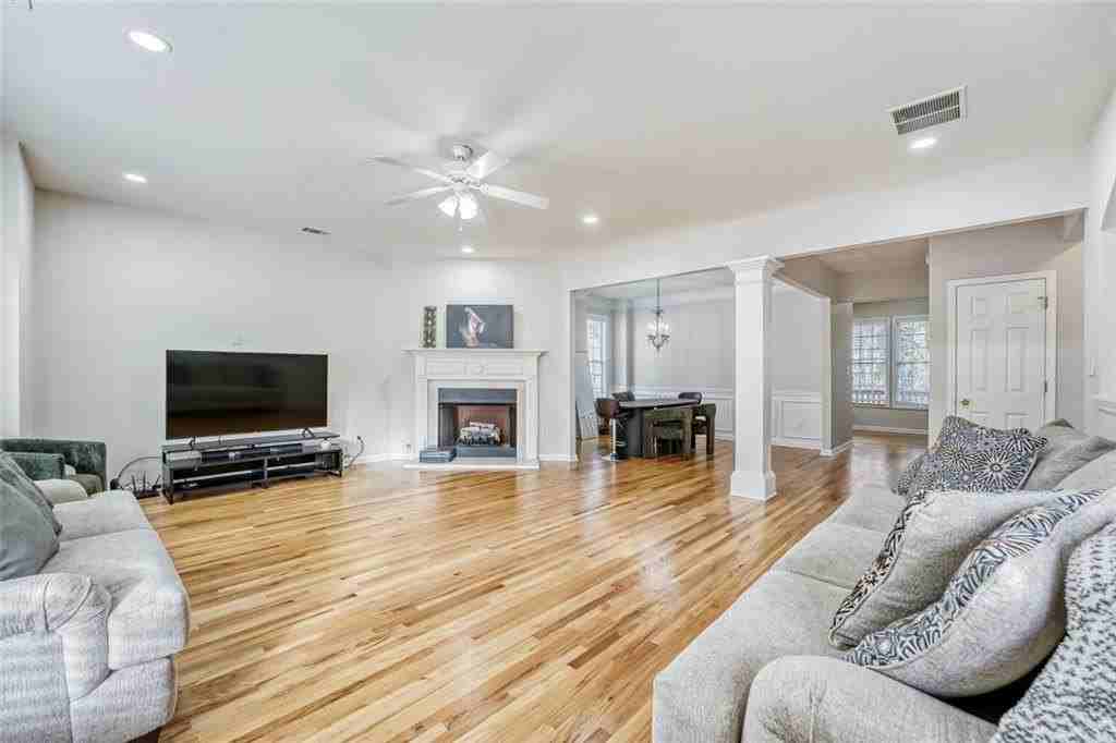 2934 Wintercrest Dr - Photo 7 of 33