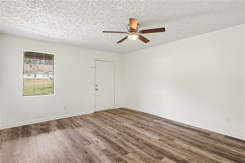 165 Plum Orchard Rd Apt B - Photo 2 of 13