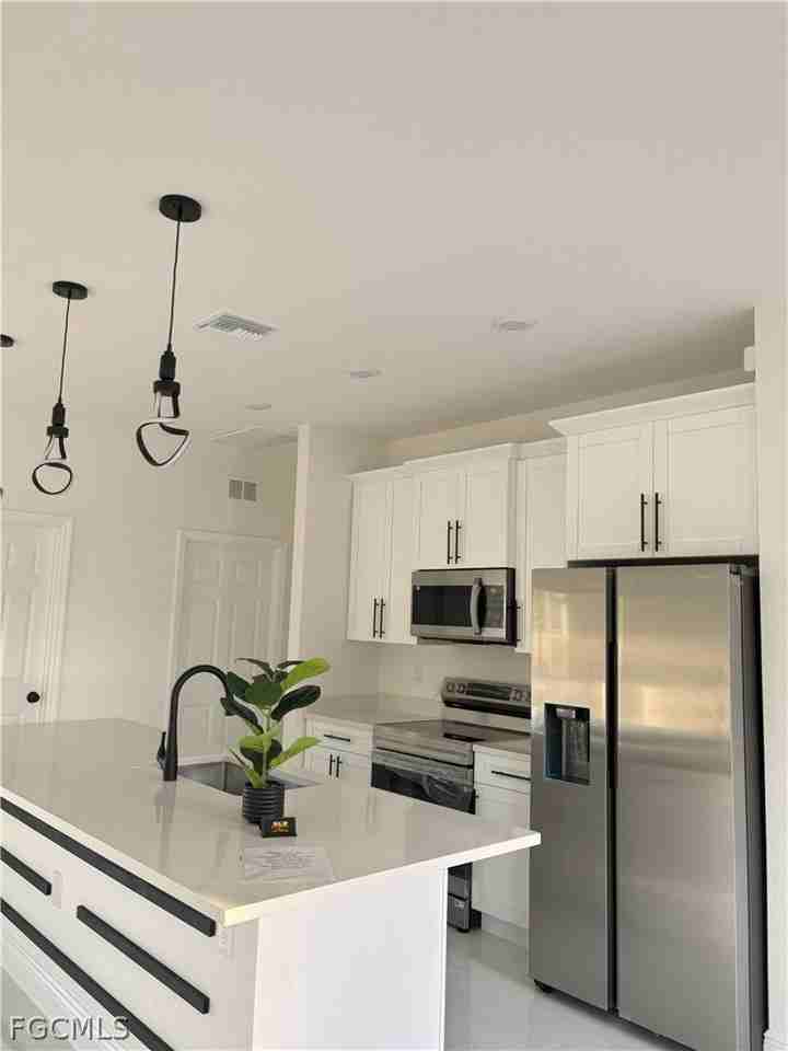 1422 Highland Ave - Photo 2 of 14