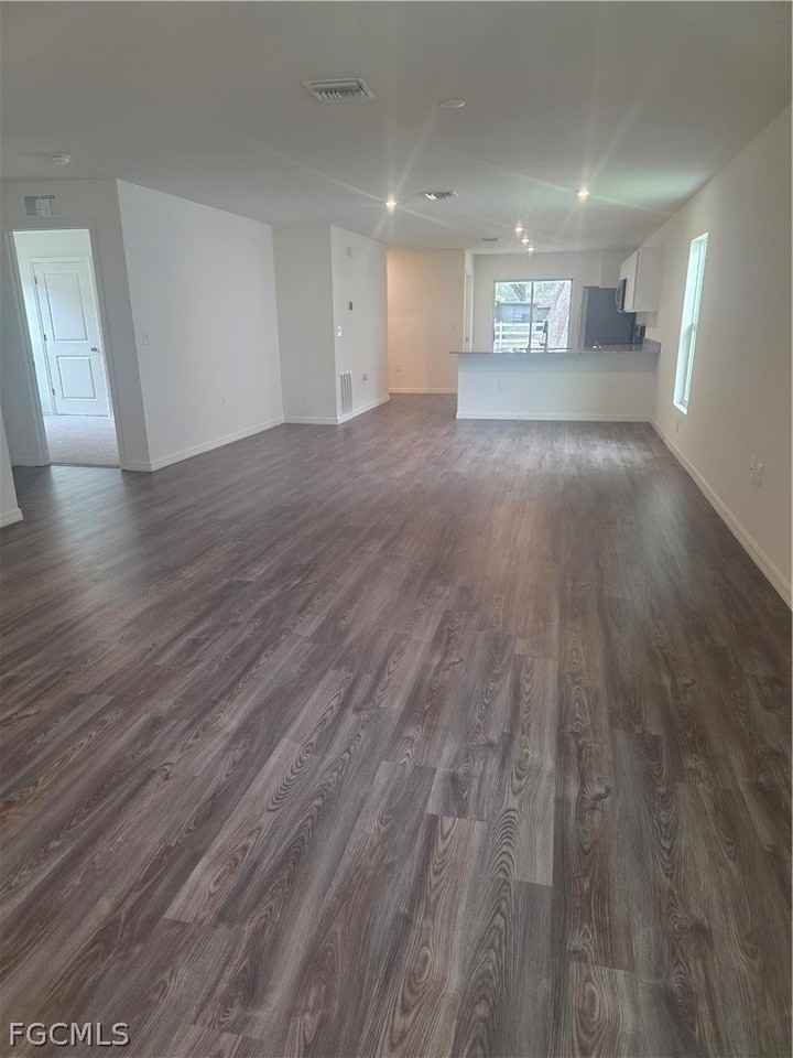 878 Friendship Cir - Photo 4 of 9