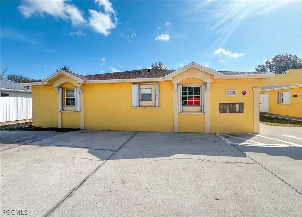 1321 Se 8th Ave Apt 3 - Photo 3 of 32