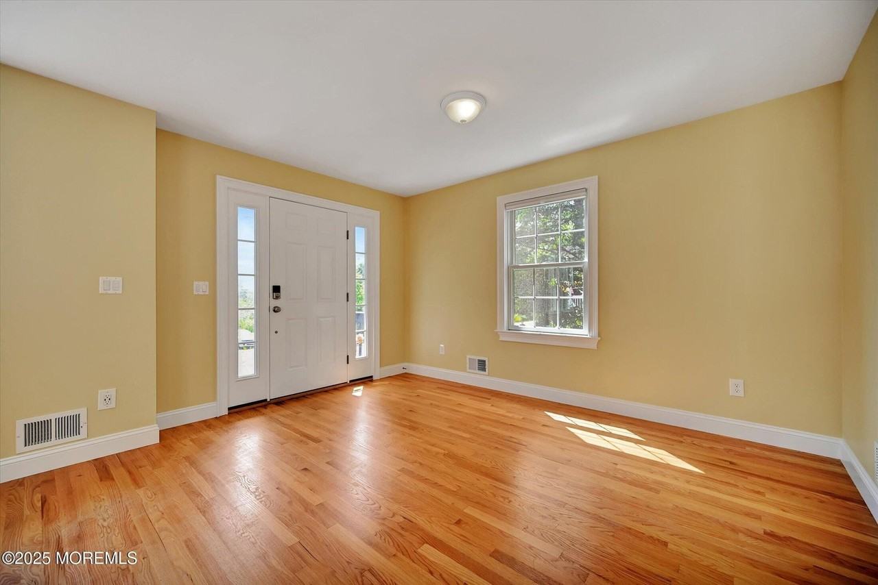 15 Griggs Ave - Photo 5 of 36