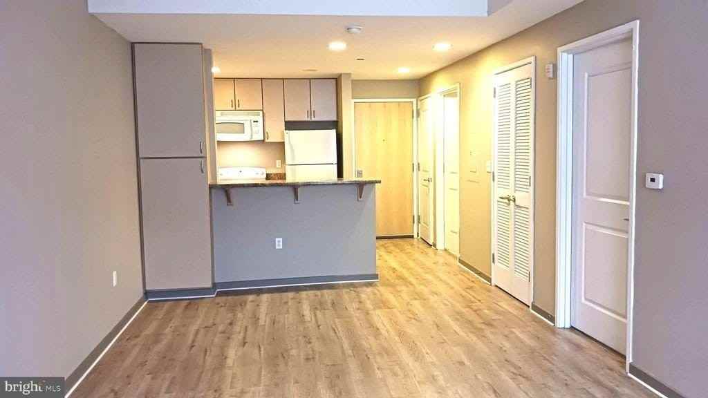 815-37 Arch St #219 - Photo 5 of 18