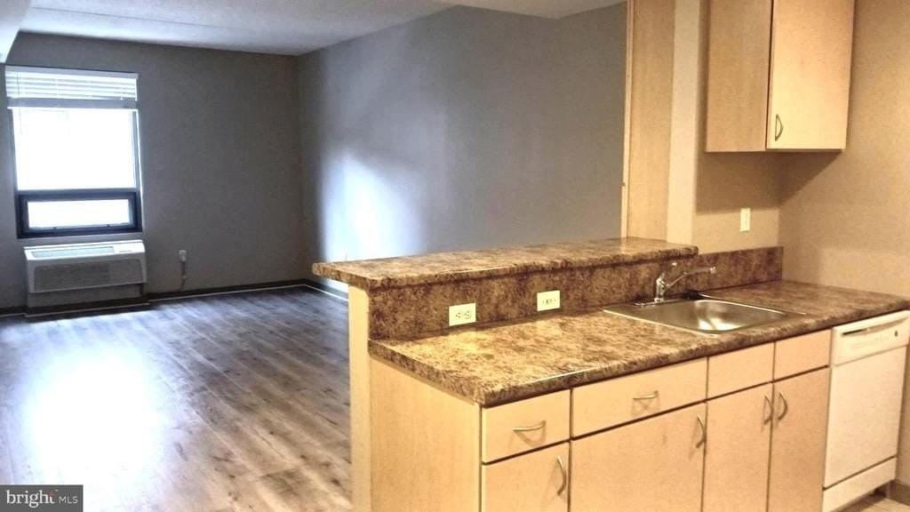 815-37 Arch St #219 - Photo 6 of 18