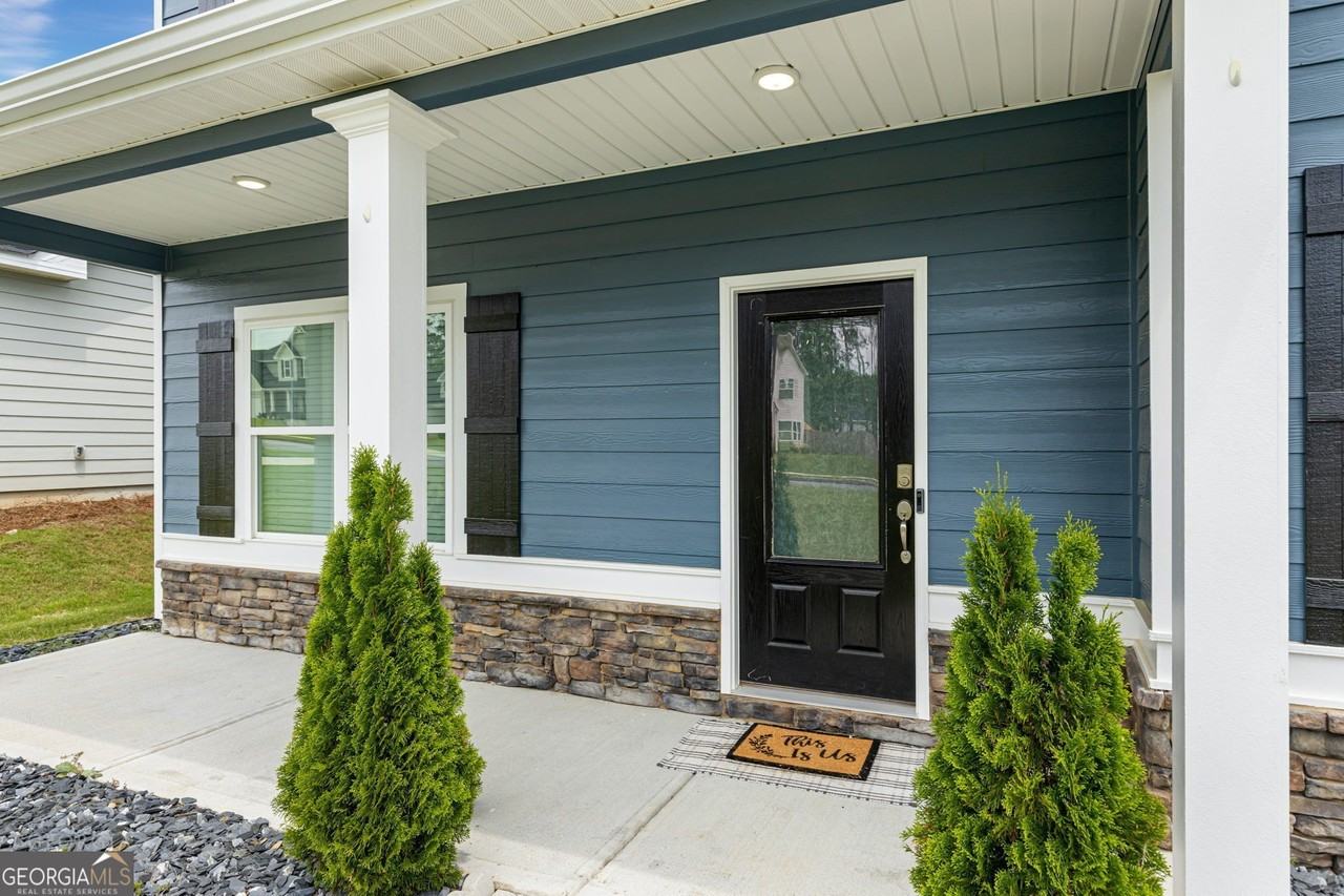 1140 Red Bud Cir - Photo 3 of 34