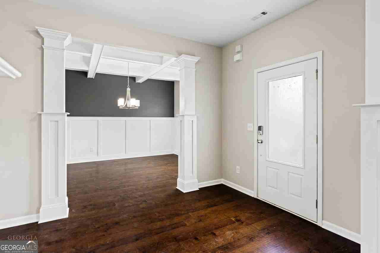 1140 Red Bud Cir - Photo 4 of 34