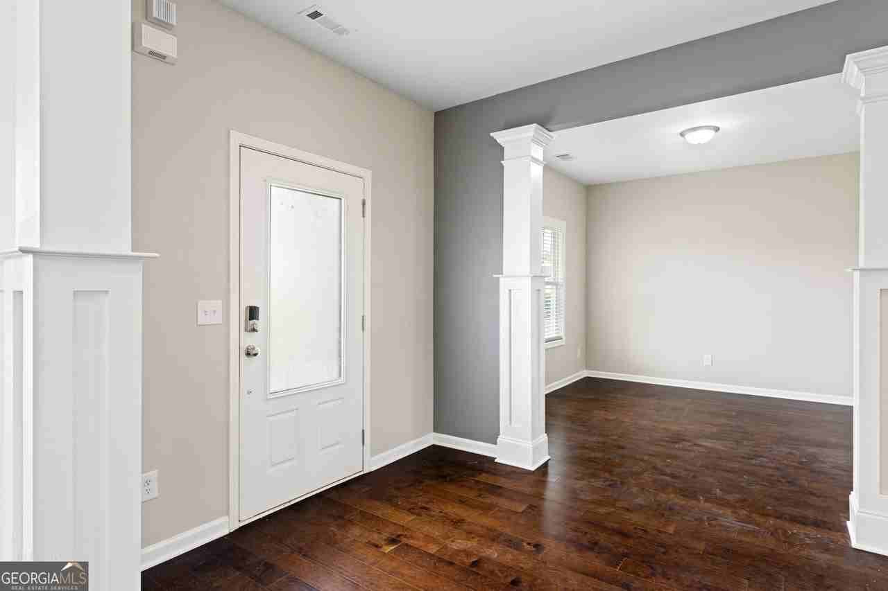 1140 Red Bud Cir - Photo 7 of 34