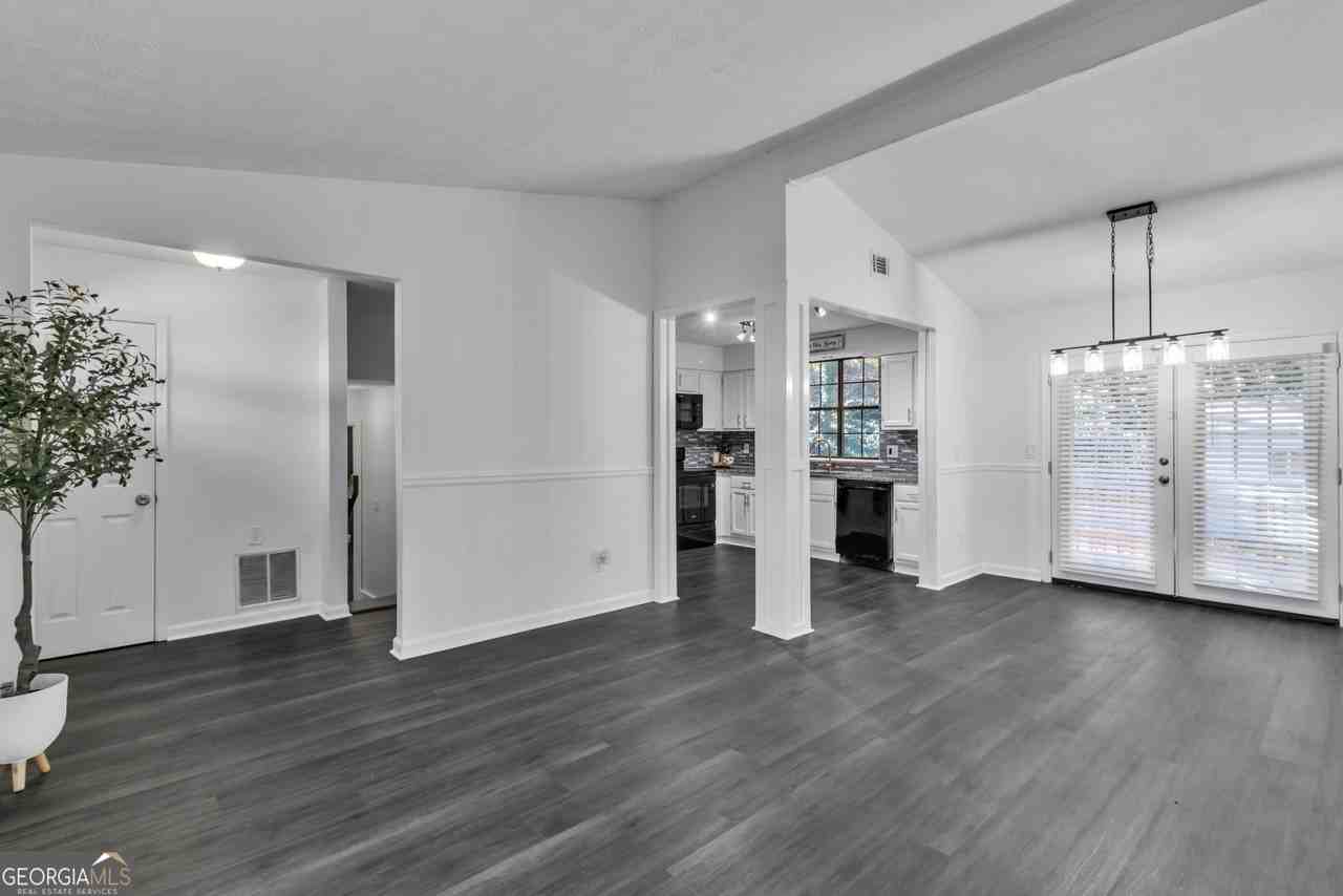 2835 E Mount Tabor Cir - Photo 6 of 50