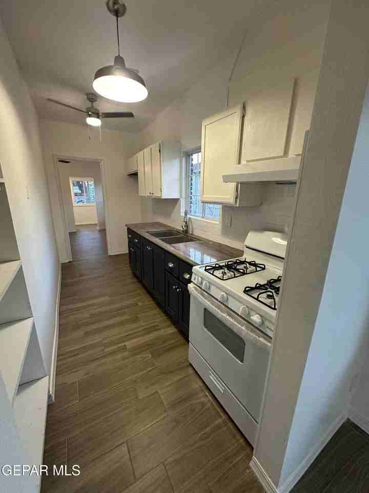 3814 Hueco Ave - Photo 4 of 10