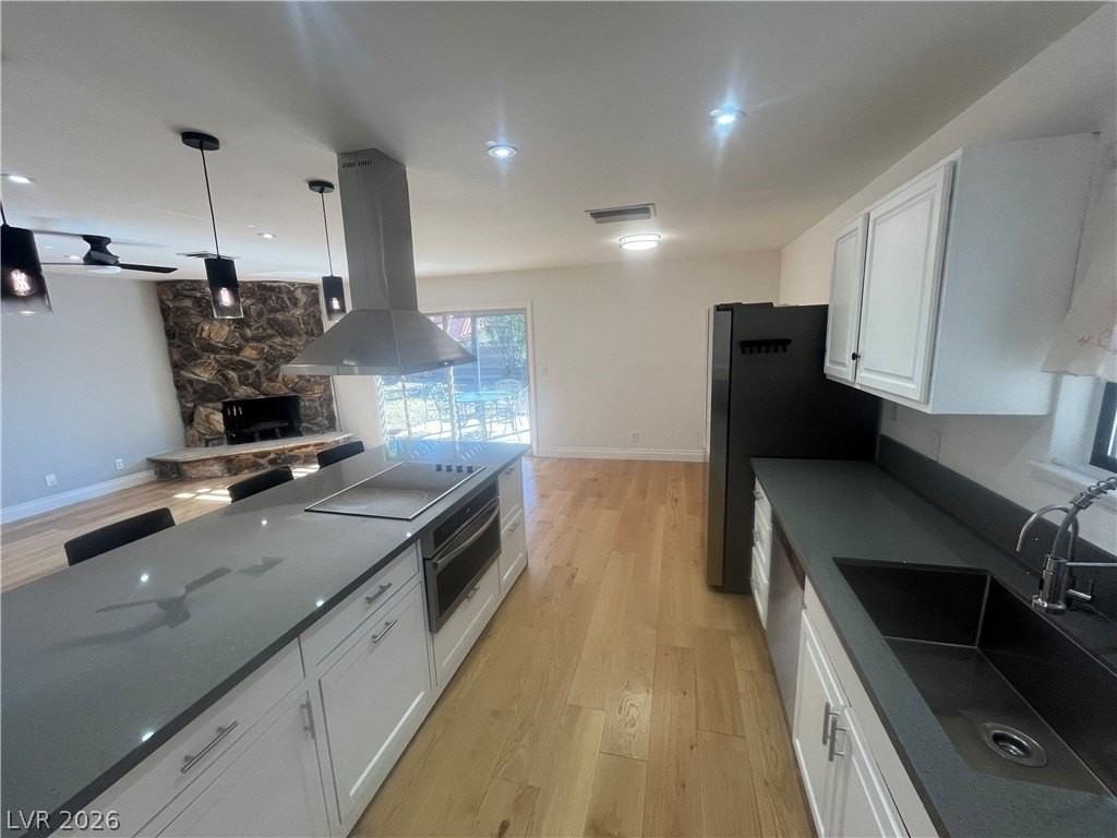 2408 La Estrella St - Photo 6 of 22