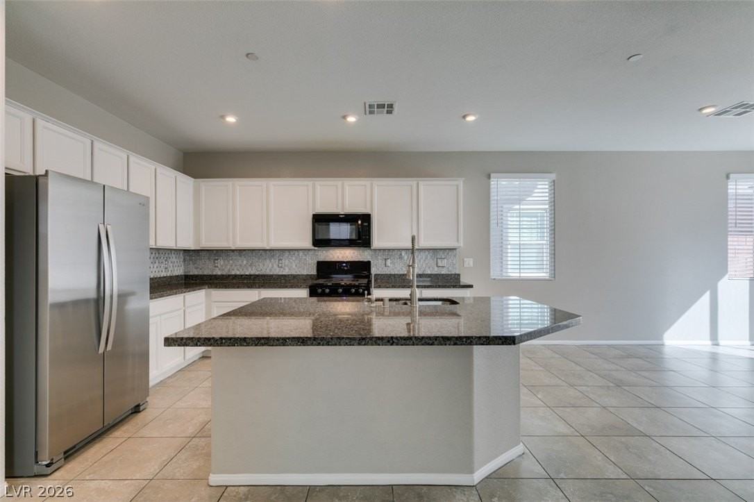 1027 Huckburn Ave - Photo 4 of 46