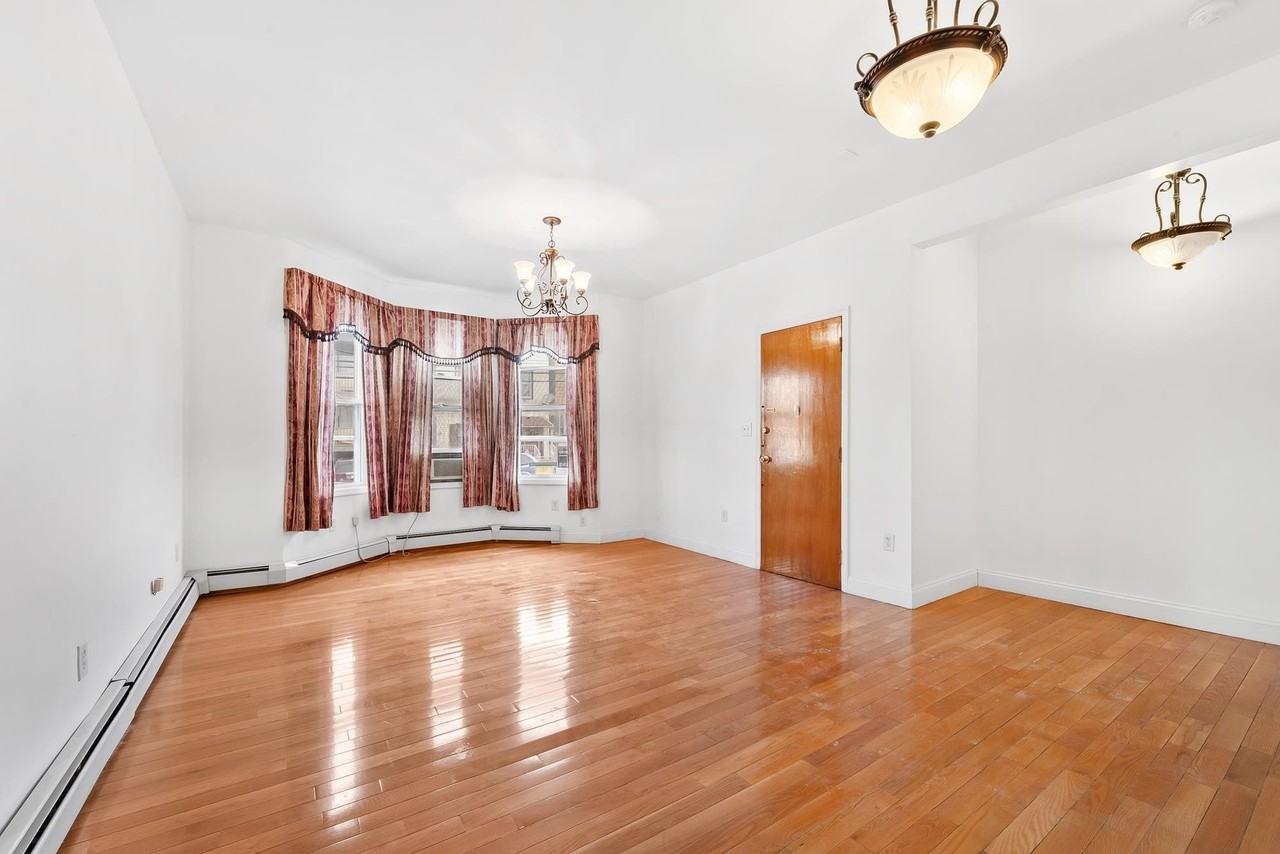 1433 43rd St #1A - Photo 6 of 23